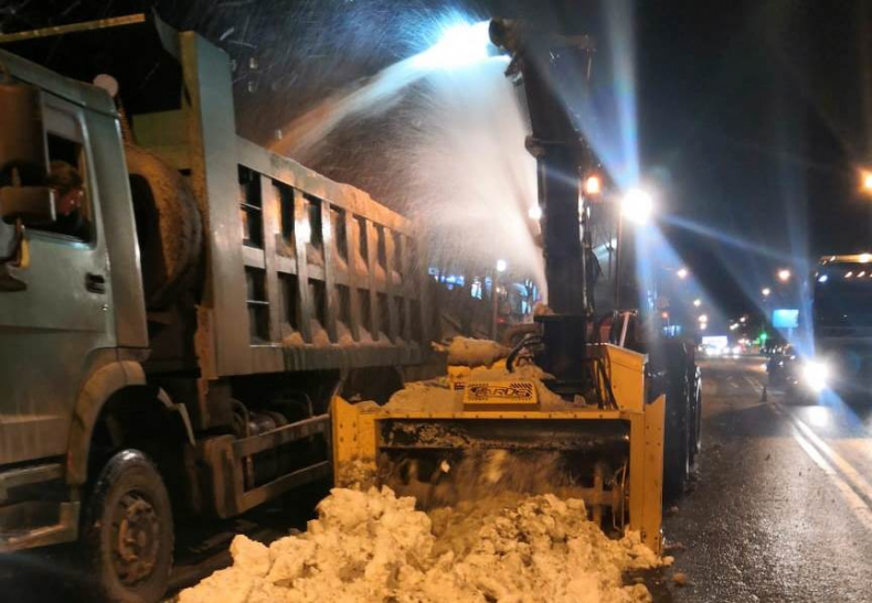 Более 11 тысяч кубометров снега убрано за ночь с улиц Владивостока