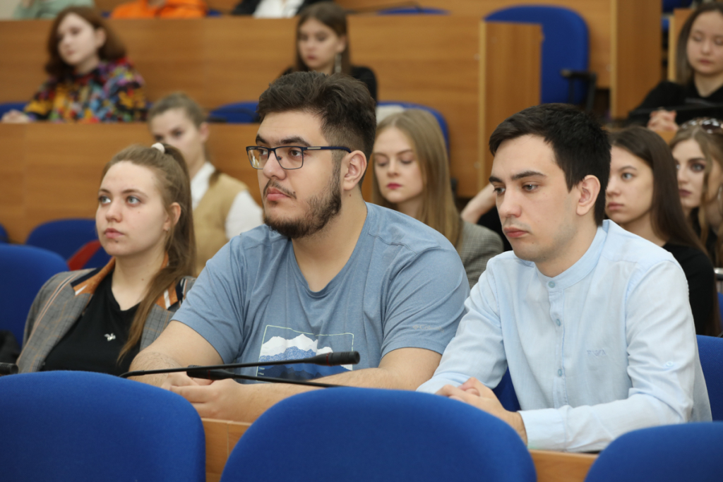 Приморским студентам рассказали о возможности стажировки в правительстве