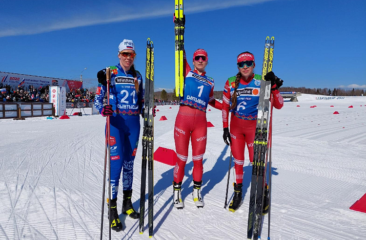 Приморская лыжница впервые в истории поднялась на пьедестал почета чемпионата России