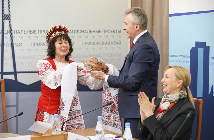 В Приморье провели круглый стол на тему «Народы России и Беларуси: единая история и общее будущее»