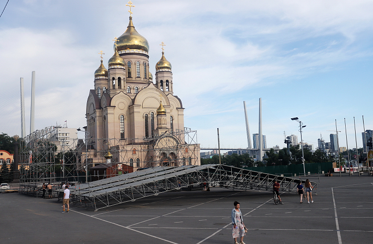На центральной площади Владивостока начался монтаж спортивных зон Международных игр «Дети Азии»