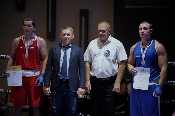Около 100 студентов приняли участие во Всероссийских соревнованиях Национальной студенческой лиги бокса в Грозном