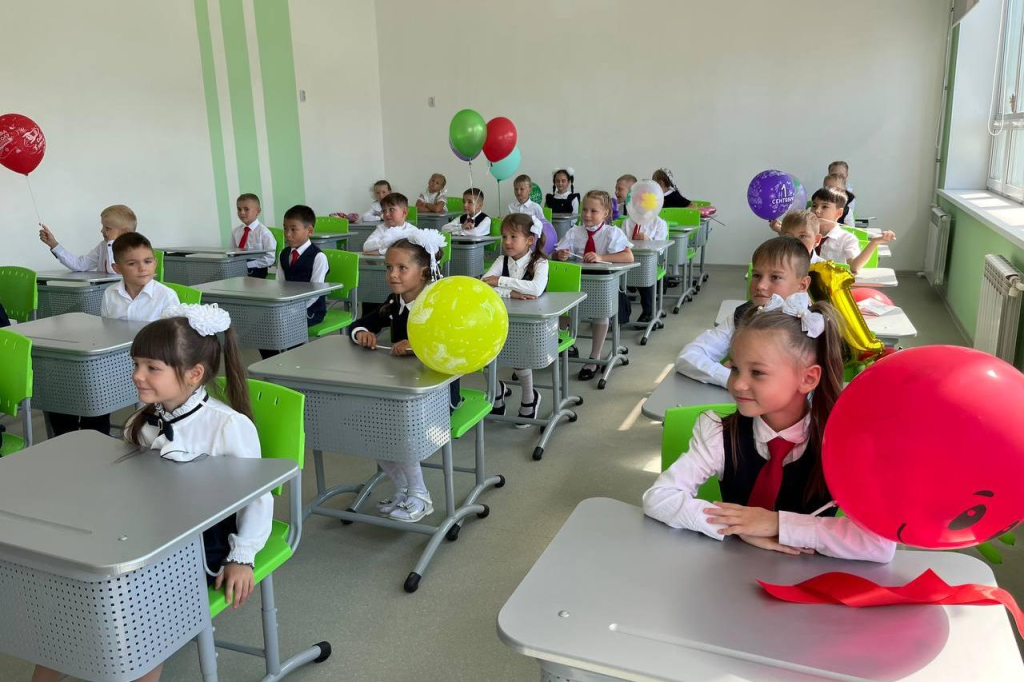 В городском округе Большой Камень открыли новую школу на 600 мест