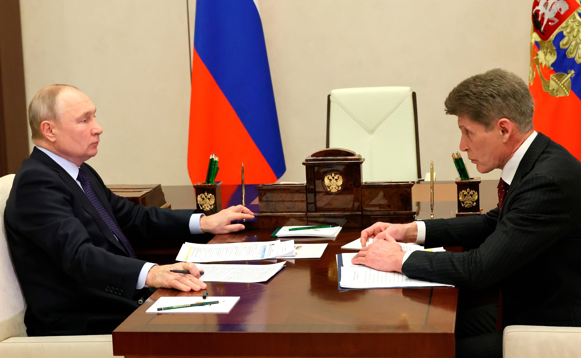 Владимир Путин провел рабочую встречу с губернатором Приморского края Олегом Кожемяко