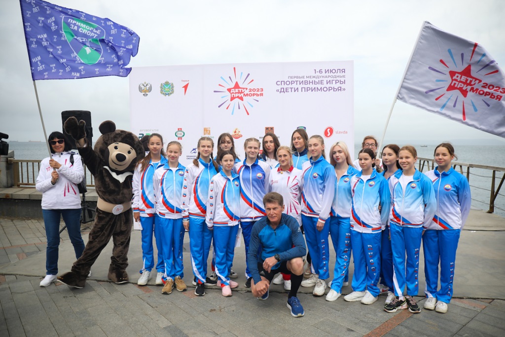 Во Владивостоке прошла «Зарядка чемпионов» для детей участников СВО