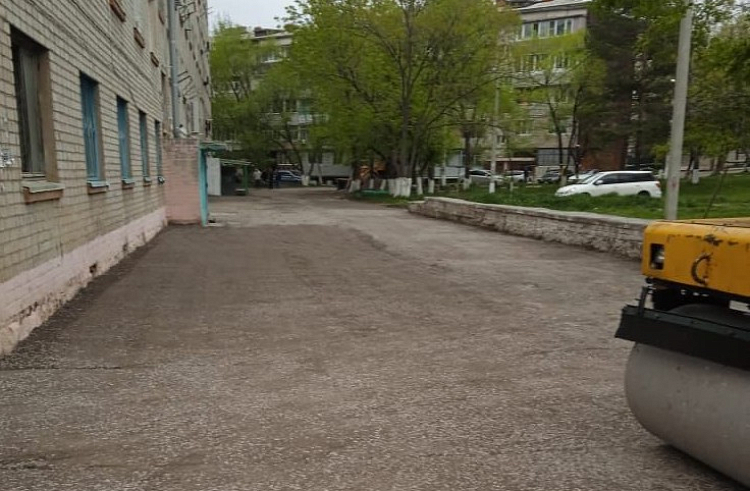 Подрядчики начали ремонт дворов в Новошахтинском городском поселении
