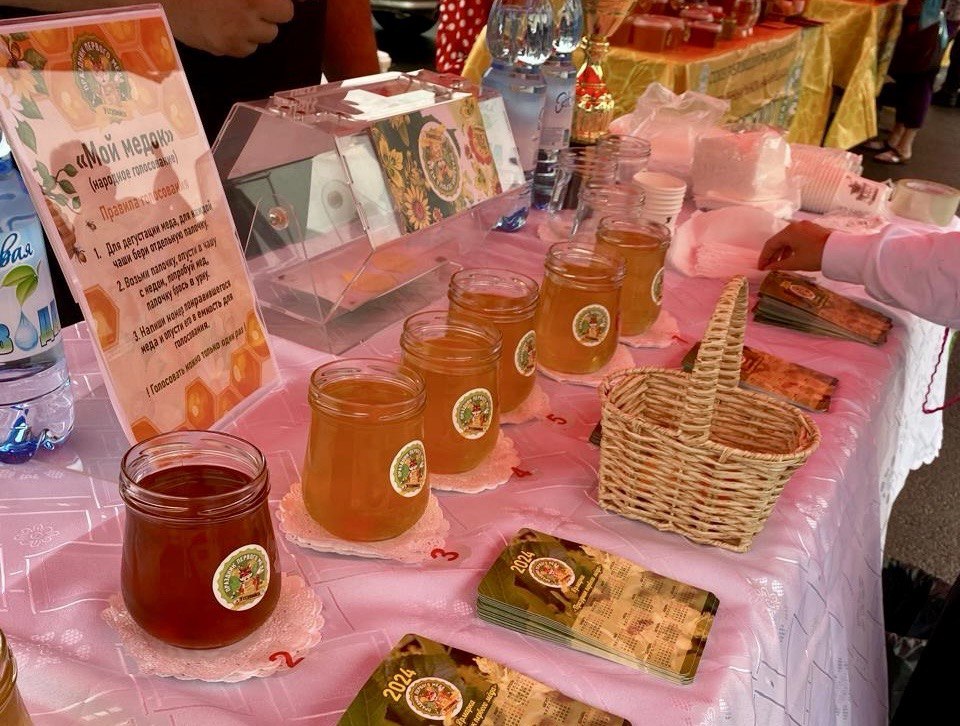 Самый вкусный мед выбрали на ярмарке в Приморье