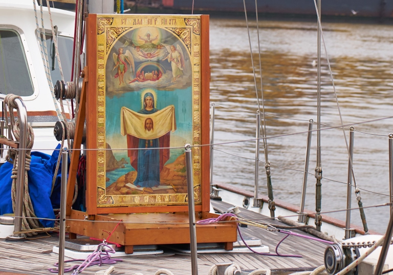 Морской крестный ход прошел на набережной Цесаревича во Владивостоке