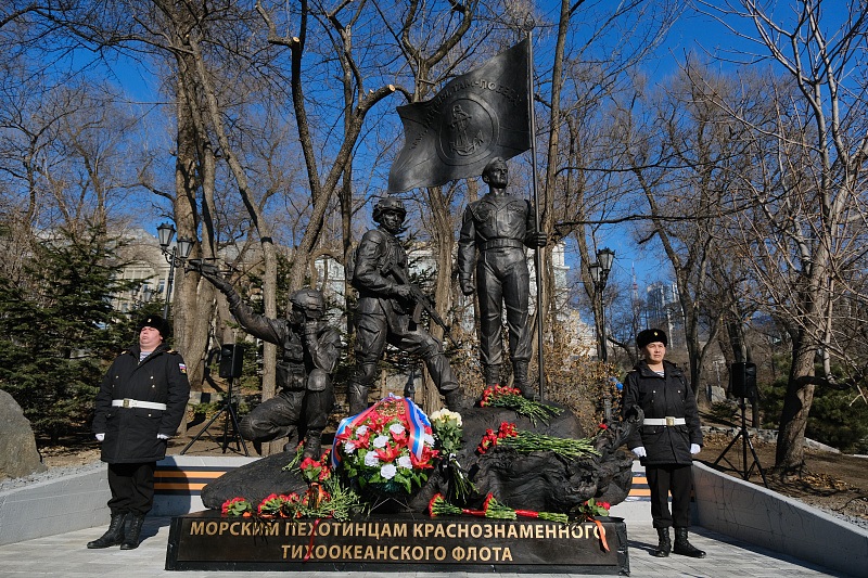 Otkrytie memoriala morskim pekhotintsam 8 