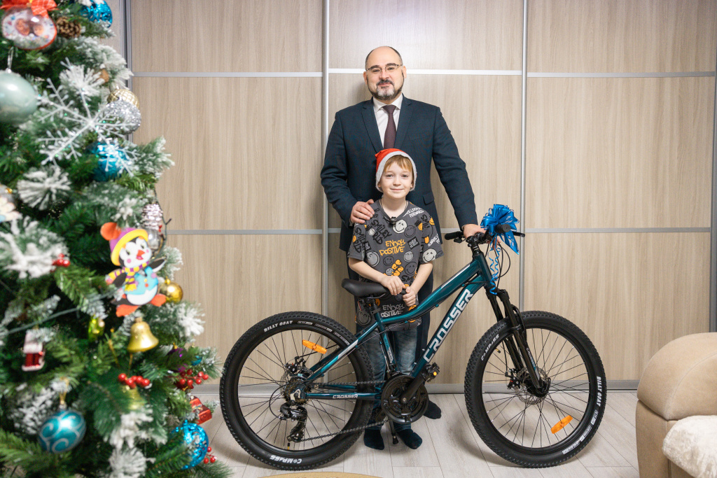 Elka zhelaniy vruchenie podarka 1 