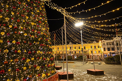 Novogodnyaya elka ploshchad illyuminatsiya 3 