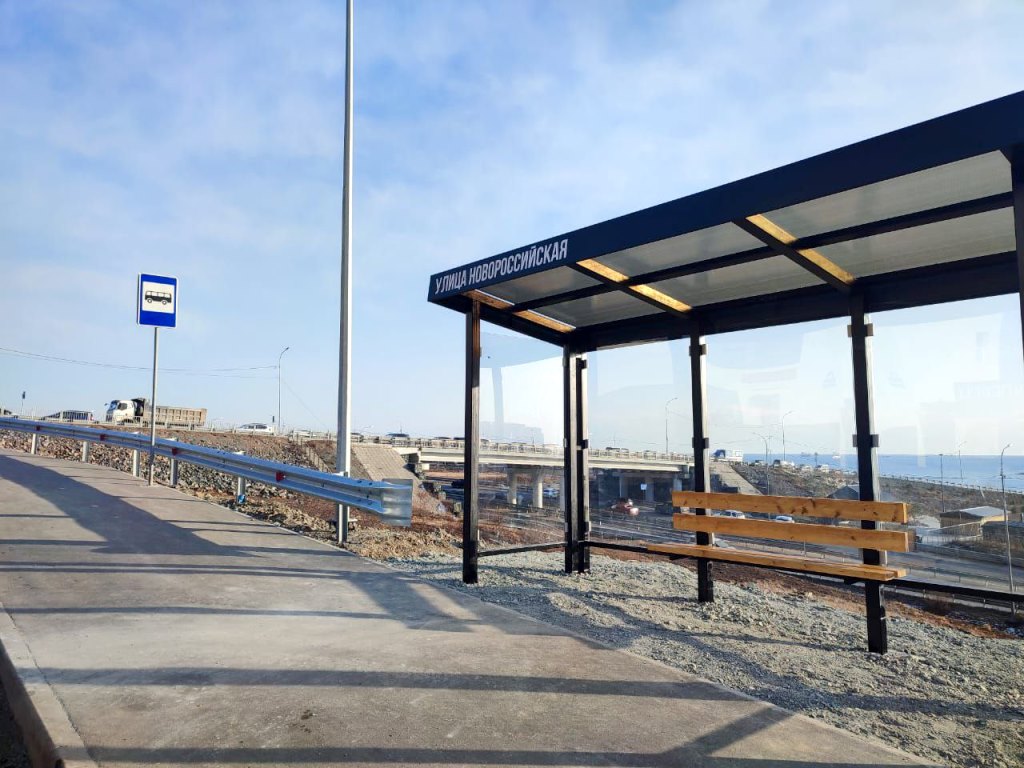 V mikrorayone Patrokl ustanavlivayut novye ostanovochnye pavilony 4 