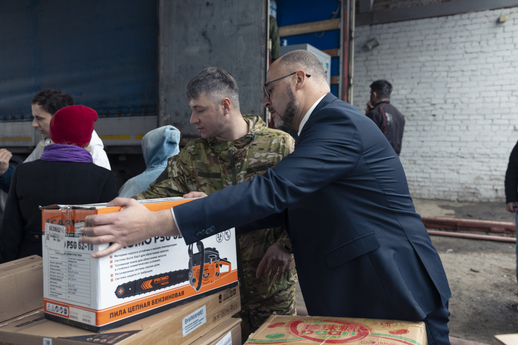 10 tonn gumanitarnoy pomoshchi otpravitsya v zonu SVO iz Vladivostoka 2 