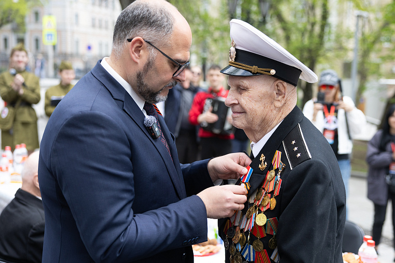 Admiralskiy skver 15