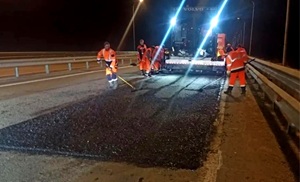Na ulitsakh Vladivostoka ustranyayut yamy i nerovnosti 3