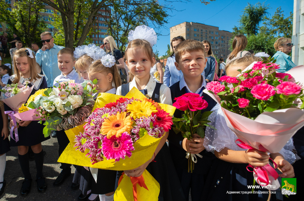 Во Владивостоке в этом году за парты сядут 6 тысяч первоклассников