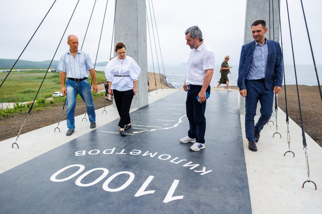 Russkaya velotropa stroitelstvo vazhnogo turisticheskogo obekta zavershili na Russkom ostrove 7 